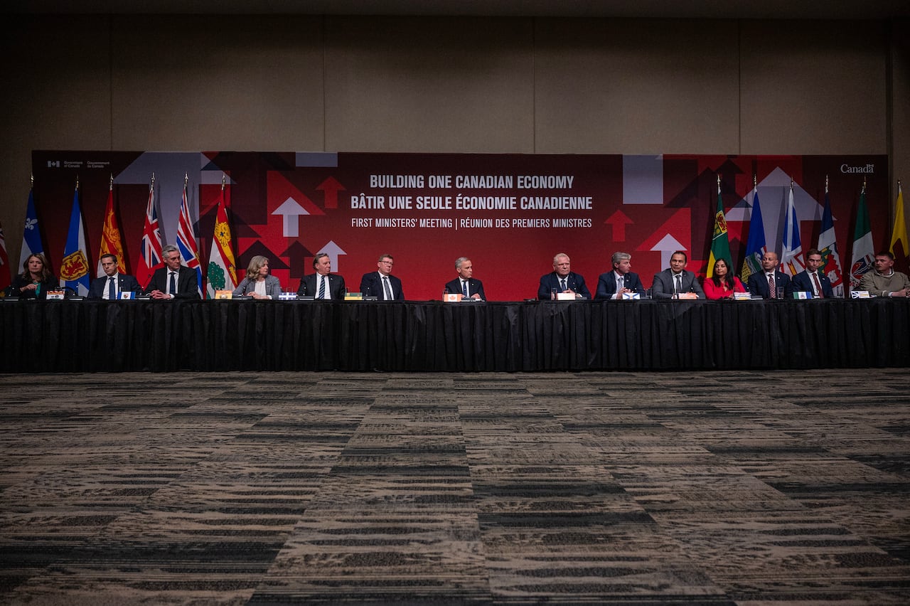 14 political leaders or premiers at a table.