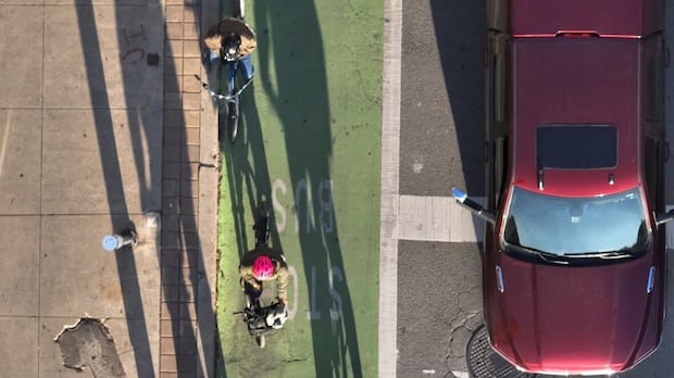 Ontario moving ahead with Toronto compromise on bike lanes despite appeal | CBC News