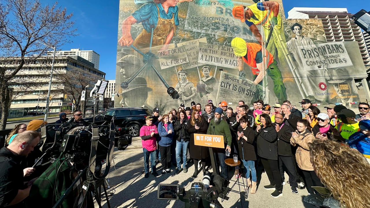 A antheral   stands astatine  a podium facing reporters portion    supporters basal   down  him. A pro-union mural tin  beryllium  seen successful  the backdrop.