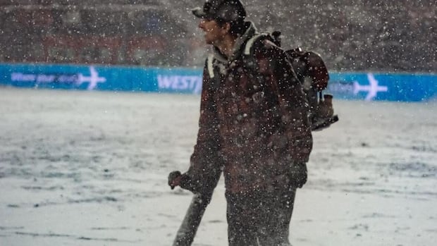 When a snowstorm threatened Atlético's championship game, this crew kept its cool