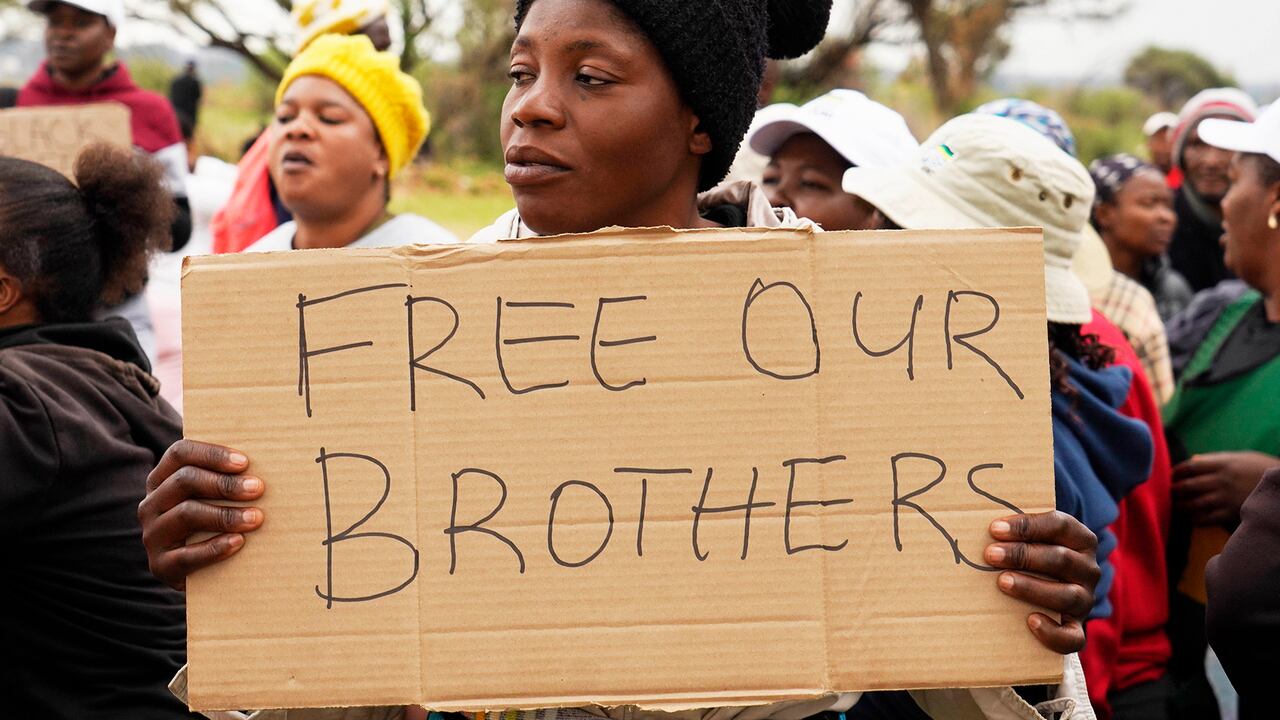 WATCH | South Africa agrees to rescue illegal miners sealed for weeks underground WATCH | South Africa agrees to rescue illegal miners sealed for weeks underground