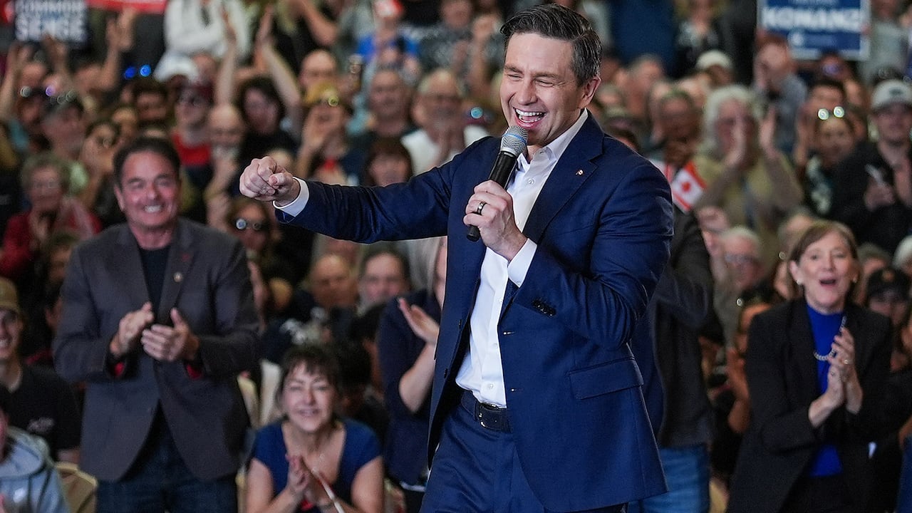 Poilievre draws big crowds in B.C.'s Interior | CBC.ca
