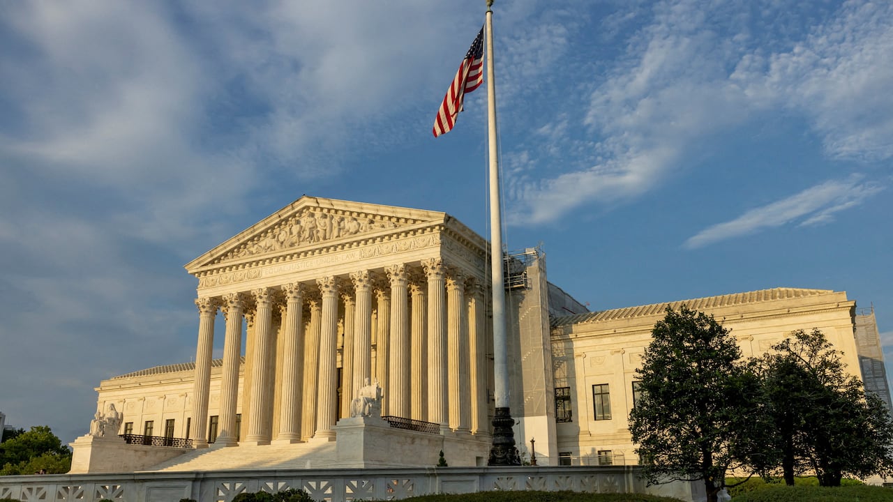 U.S. Supreme Court gives Trump a pass on fully funding food assistance program — for now | CBC News