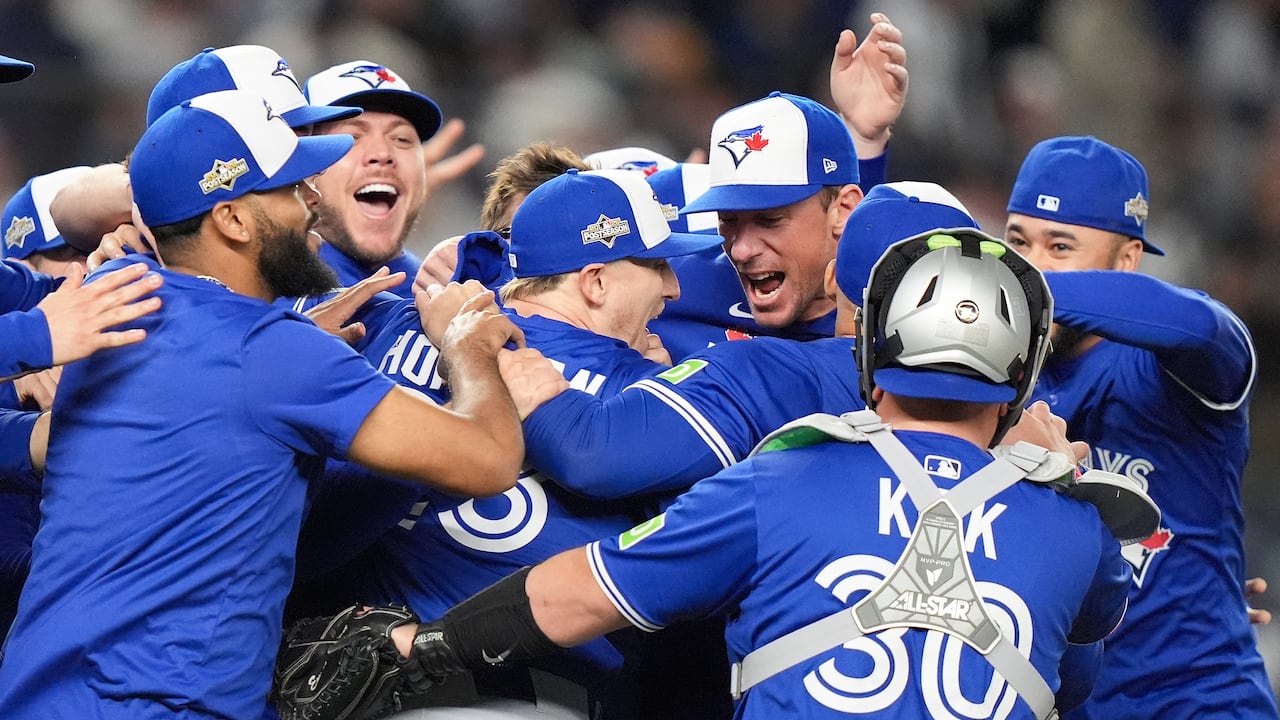 Blue Jays outfielder Daulton Varsho wins his 1st Gold Glove Award | CBC  Sports