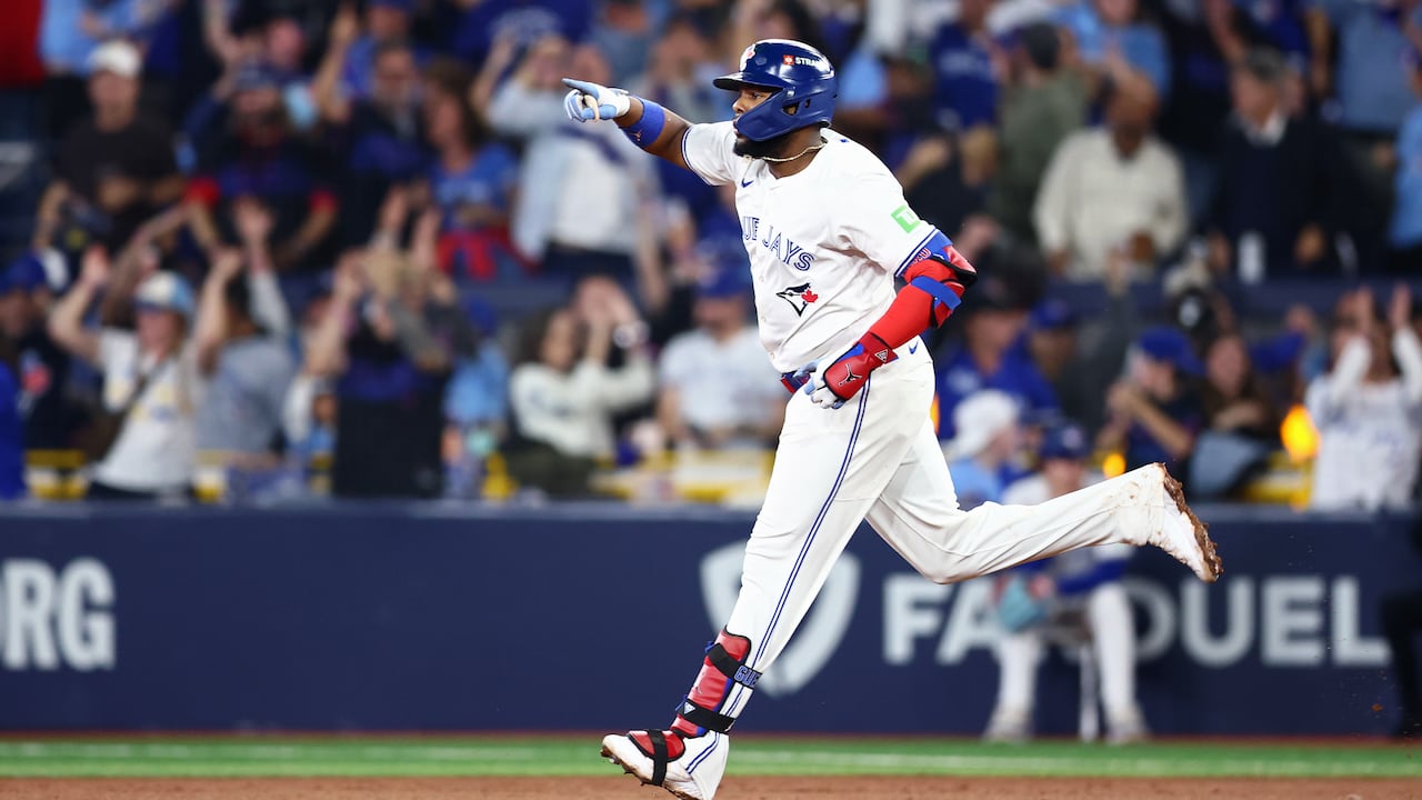 Blue Jays spring back to life with 6-2 win in Game 6 against Seattle  Mariners | CBC Sports