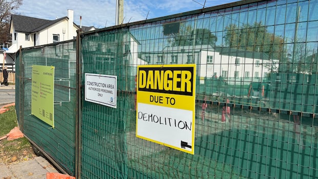 Oshawa councillors, businesses say planned street closure for GO extension will cause bedlam' in city | CBC News