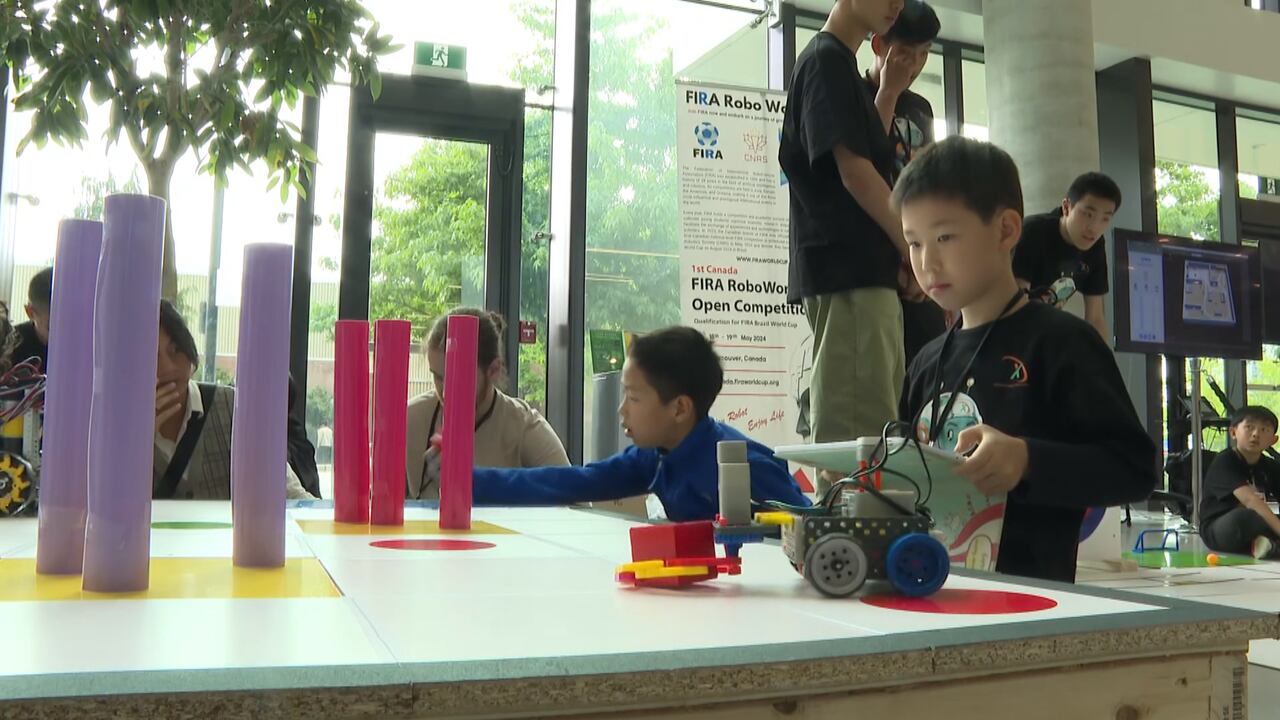 Surrey, B.C., hosts RoboWorld Cup | CBC.ca