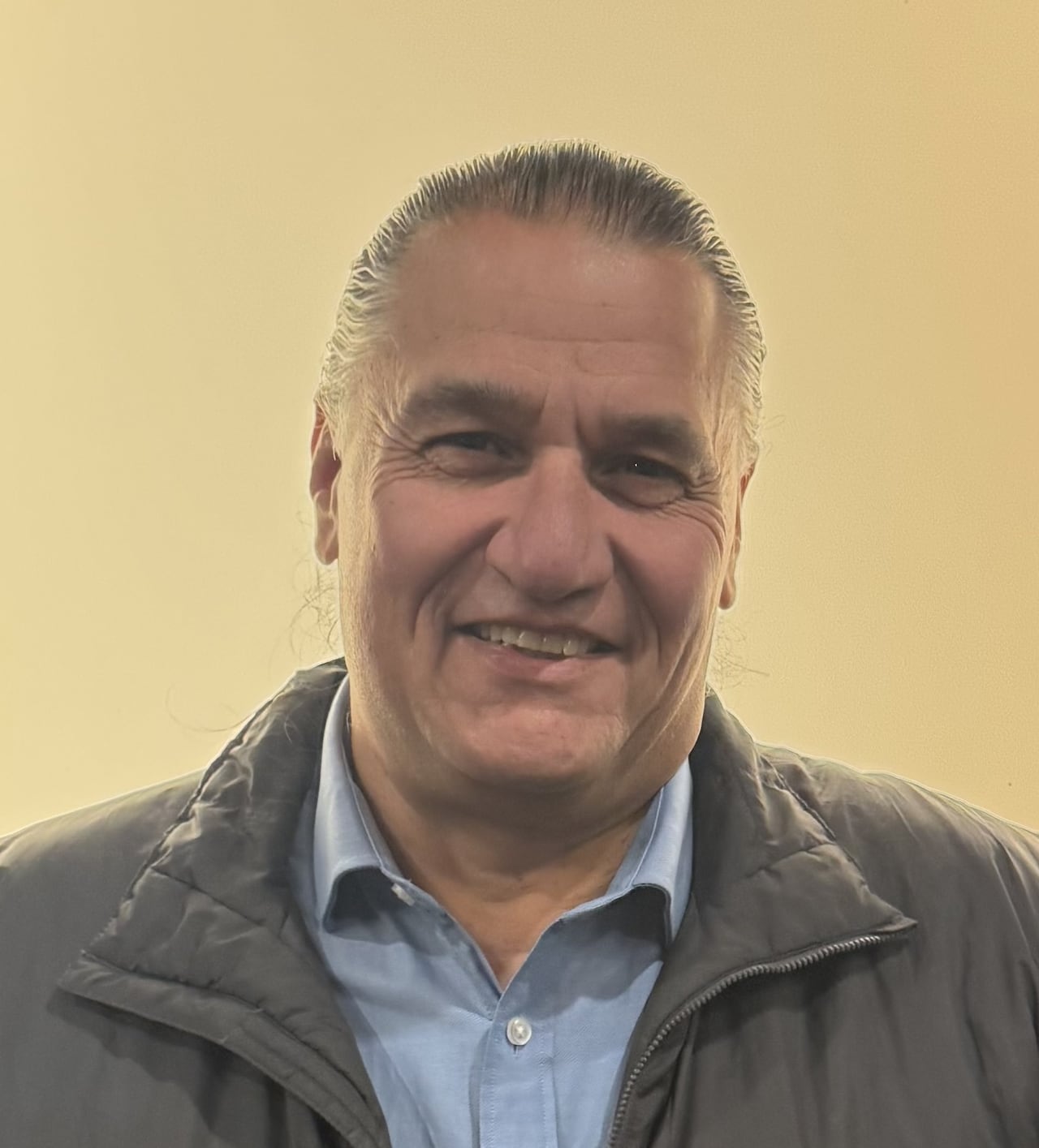 A caput and shoulders photograph of a man