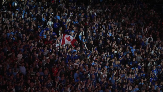Toronto Blue Jays fans in disbelief after 11-4 win against the Los Angeles Dodgers | CBC News