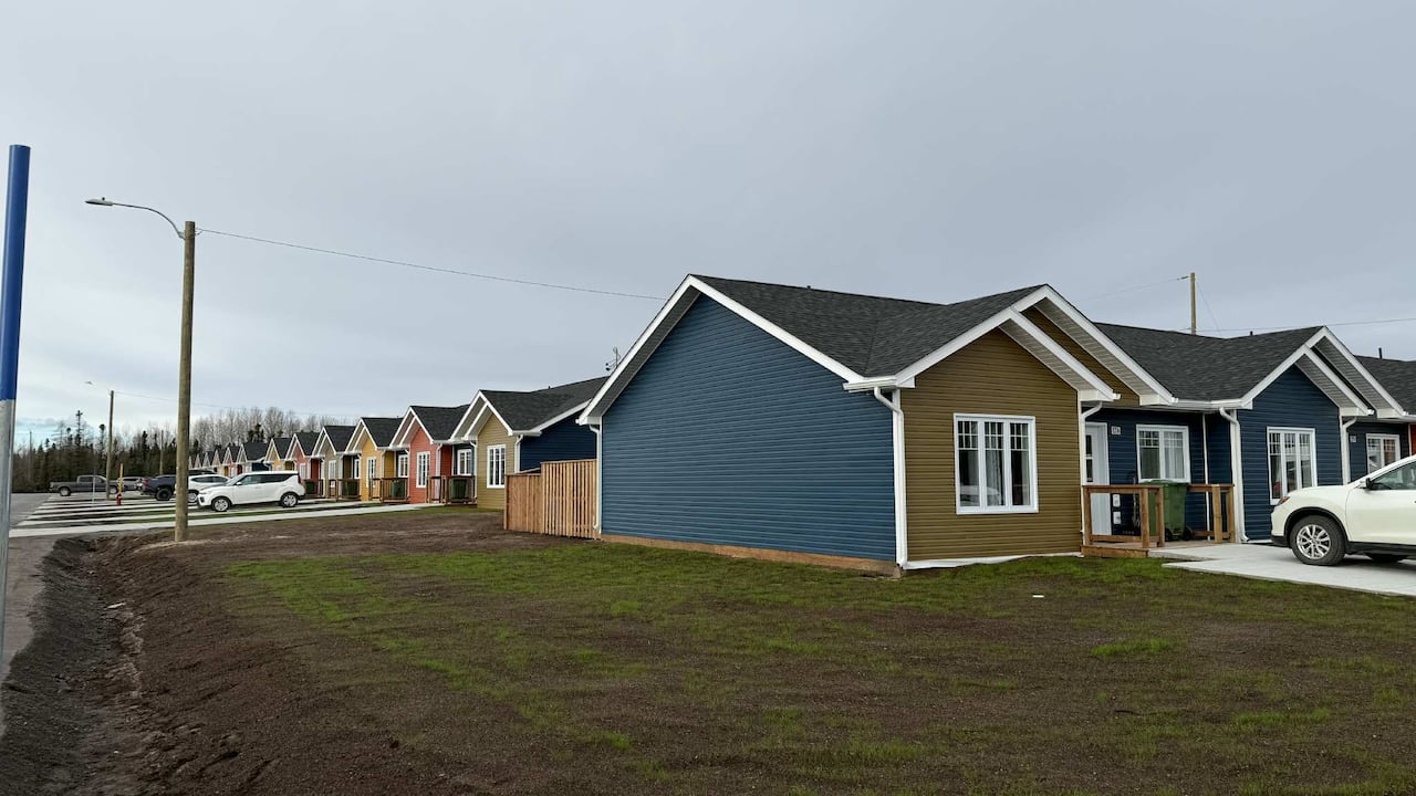 32 caller   seniors lodging  units person  been completed successful  Happy Valley-Goose Bay 