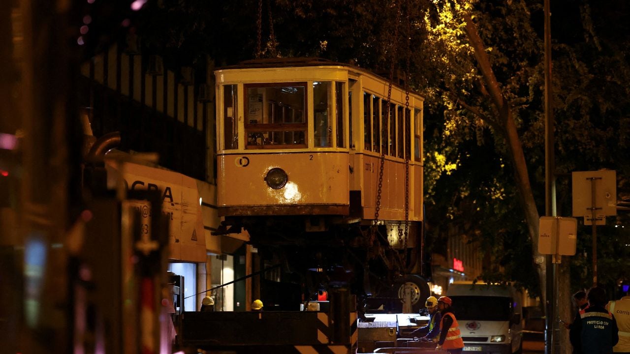 streetcar crash in Lisbon 