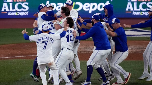 Blue Jays head to World Series after defeating Mariners 4-3 in Game 7