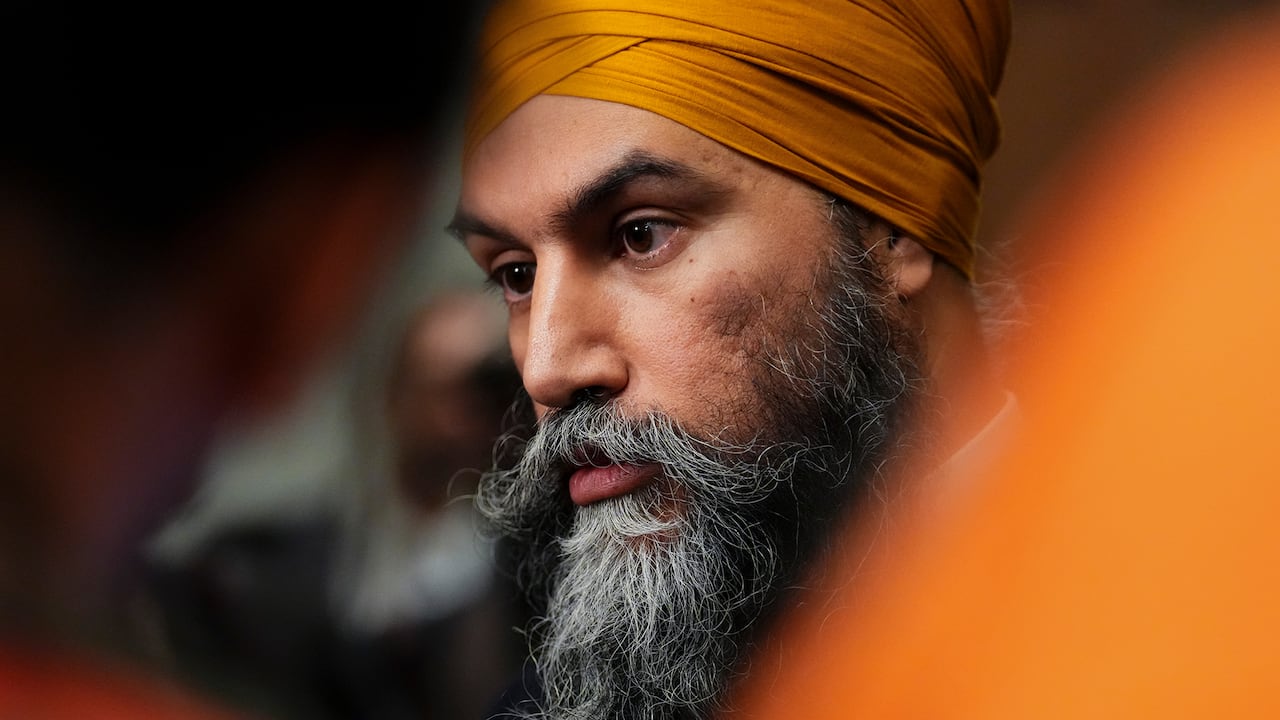 NDP collapse in B.C. opens a 2-party race between Liberals, Conservatives | CBC.ca