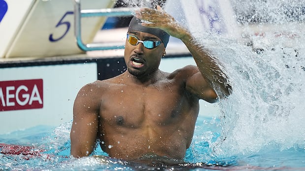 Canadian swimmer Josh Liendo sets short course world record in men's 100m butterfly | CBC Sports