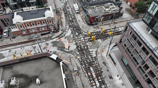 Speedy Toronto construction strikes again with King and Dufferin set to reopen 2 weeks in advance | CBC News