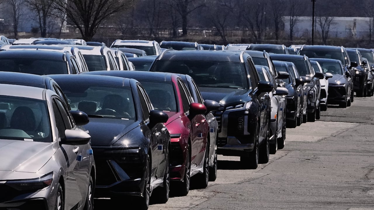 CBC's Rosemary Barton speaks with auto worker Scott Lambert about the upcoming auto tariffs | CBC.ca