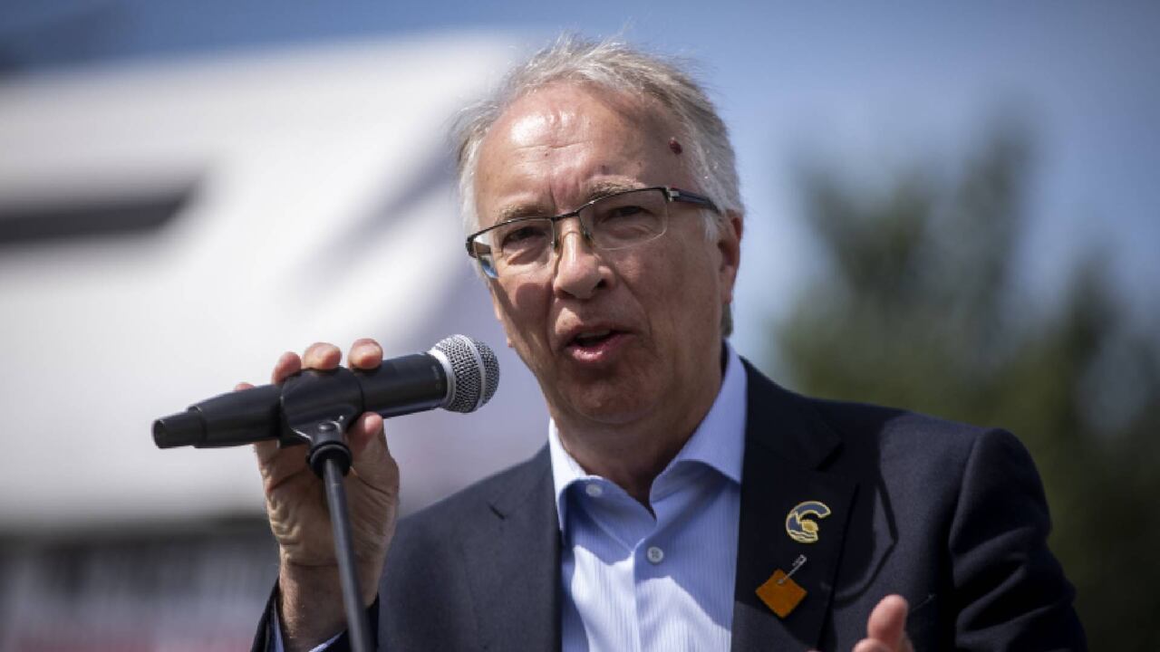 B.C. party leaders spar over election war chests