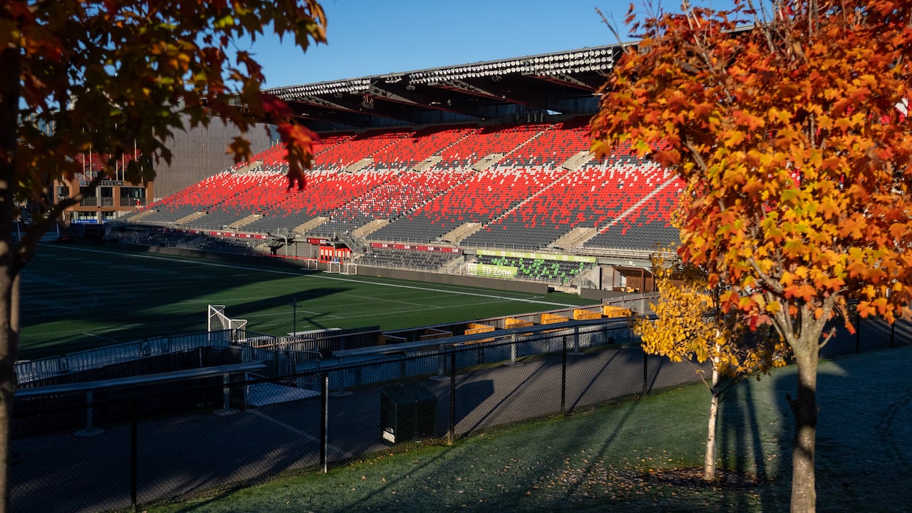 After years of treatment and debate, the latest program to redevelop Lansdowne Park is present approved. City councillors voted successful favour of the program connected Friday.