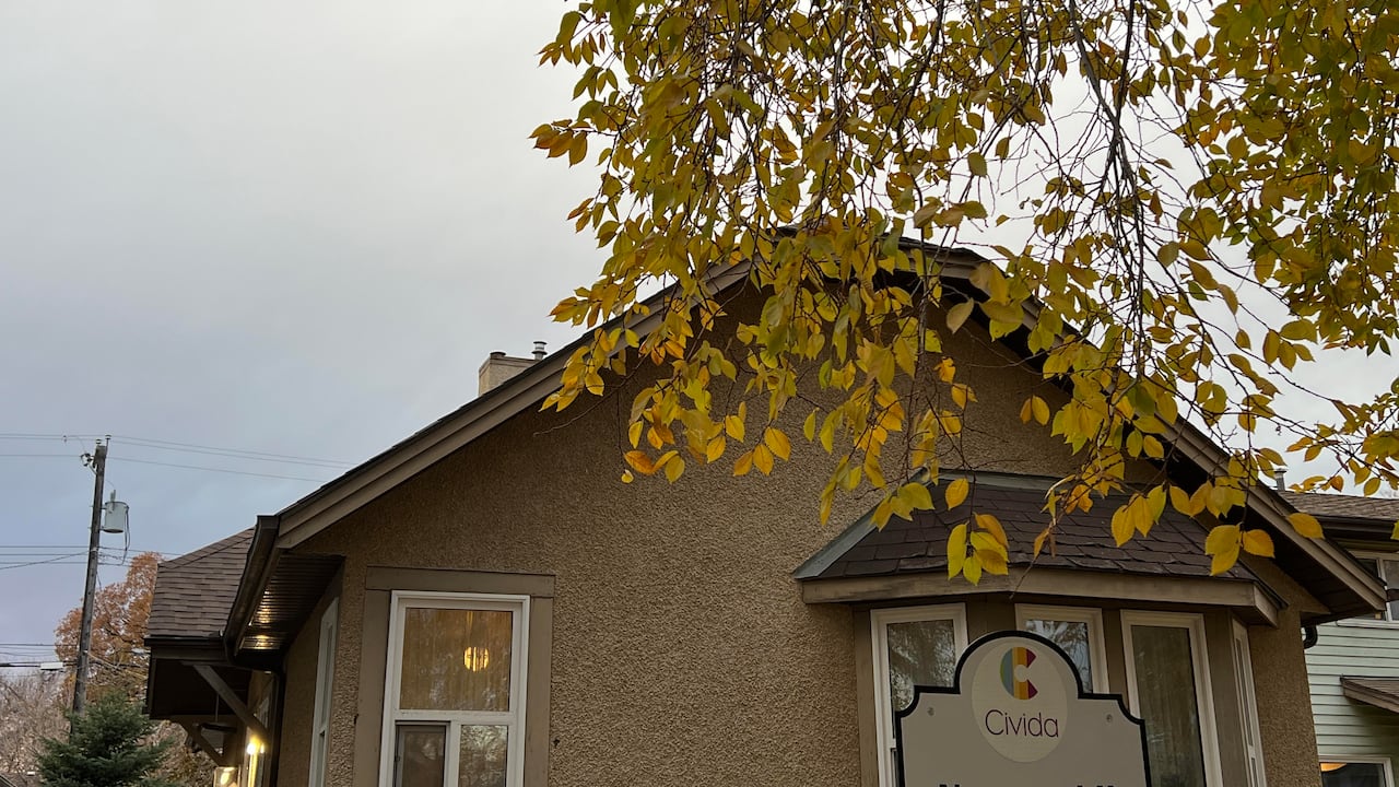 For some low-income families in Edmonton, the wait for affordable housing lasts years – CBC