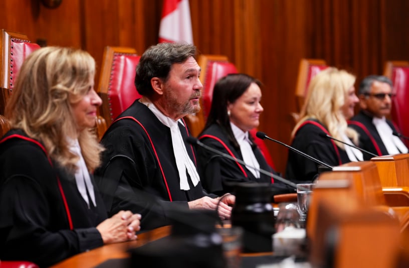 La Comisión de Compensación y Beneficios Judiciales se creó a finales de los años 1990 tras una decisión de la Corte Suprema para garantizar la independencia judicial.