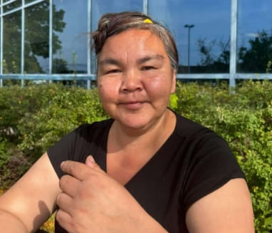 woman sits successful a plot country extracurricular a building