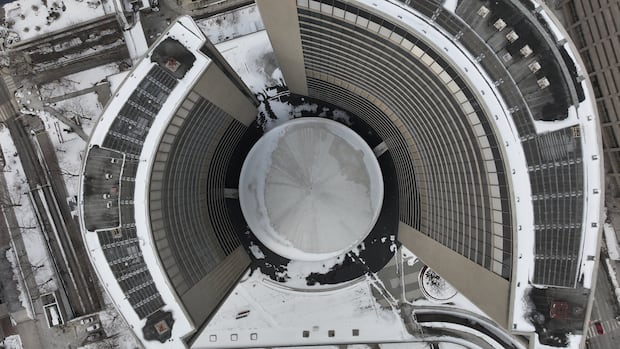 Dealing with snow, shops in residential areas: What to know about Toronto council's agenda | CBC News