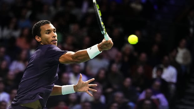 Auger-Aliassime প্যারিস মাস্টার্স ফাইনালে পৌঁছেছে, এটিপি ফাইনাল সিবিসি স্পোর্টসের জন্য যোগ্যতা অর্জনের দ্বারপ্রান্তে