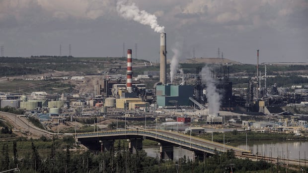 Suncor's base plant with upgraders in the oilsands in Fort McMurray Alta, on June 13, 2017. Oilsands operations are expensive to build up-front but can run for decades at a stable cost. Jason Franson/The Canadian Press Suncor's base plant with upgraders in the oil sands in Fort McMurray Alta, on Monday June 13, 2017.