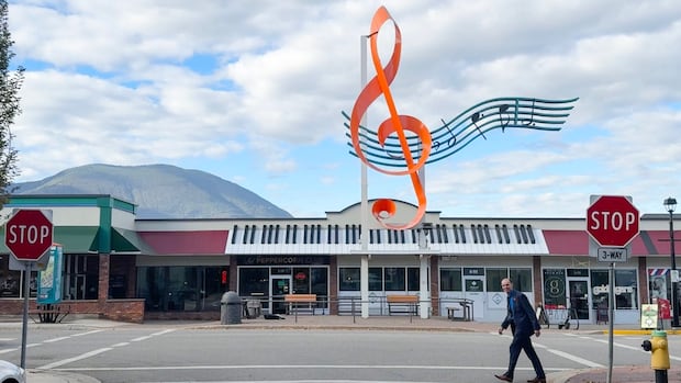 World's largest treble clef in Salmon Arm voted top Canadian landmark
