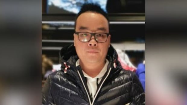 Police searching for 3 suspects after man dies following Scarborough shooting | CBC News