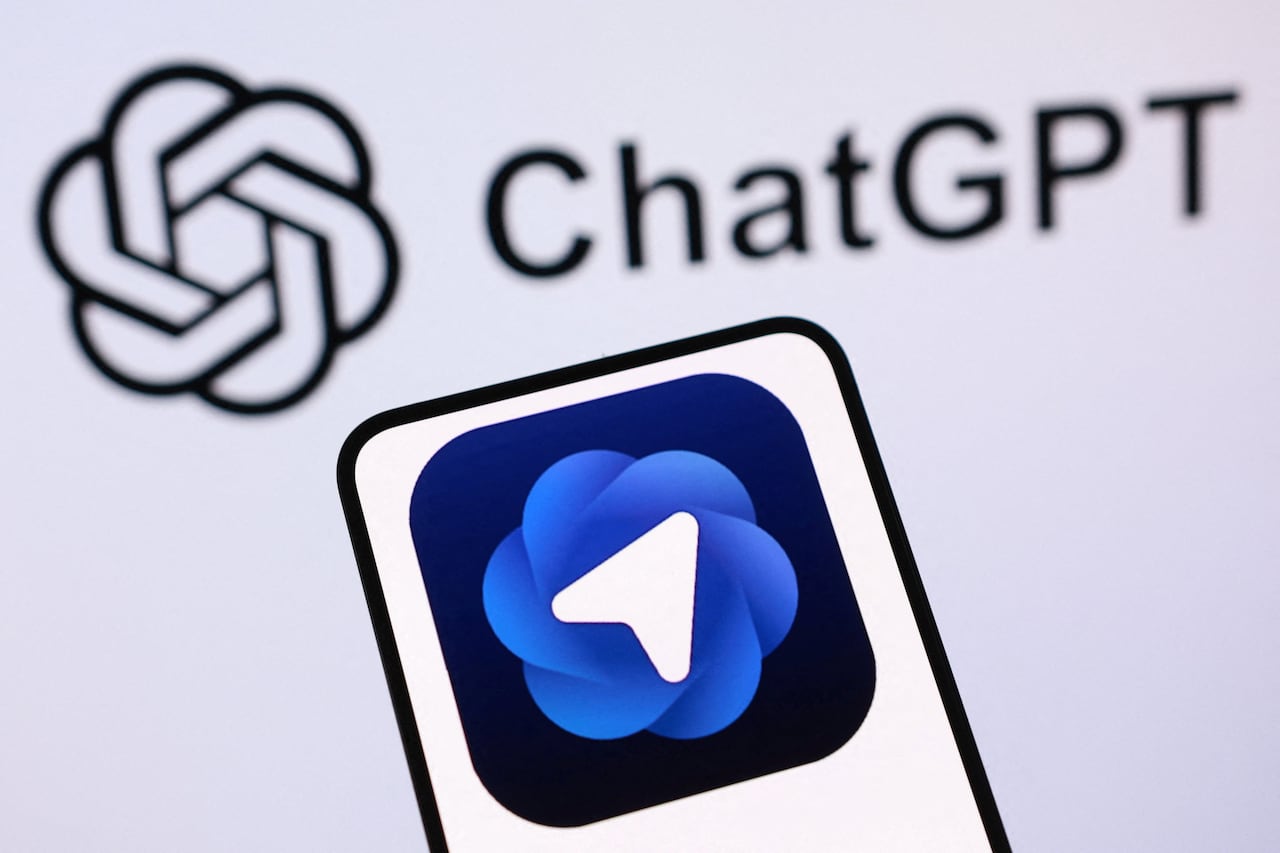 लोगो आणि शब्द ChatGPT दाखवणारी स्क्रीन