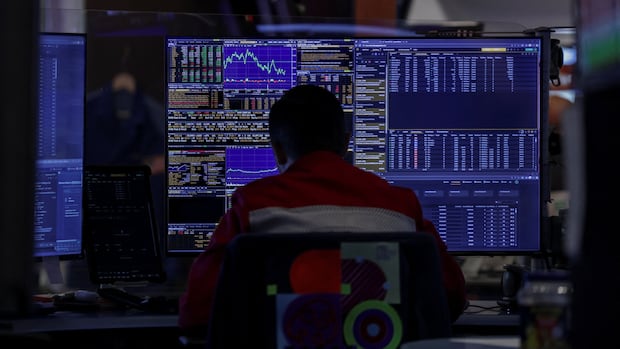 Is & P 500 dropped 2% after Trump threatened many numbers in China